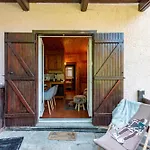 Chaberton Romantic Retreat In Out - Happy Apartman