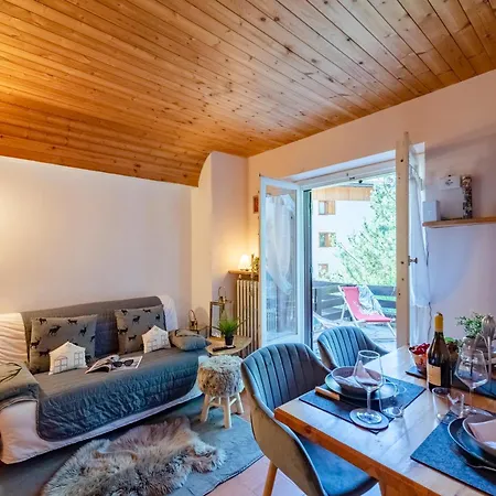 Chaberton Romantic Retreat In Out - Happy Apartment