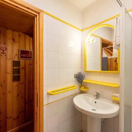 Chaberton Romantic Retreat In Out - Happy Apartment