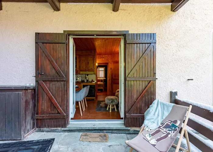 Chaberton Romantic Retreat In Out - Happy Apartment